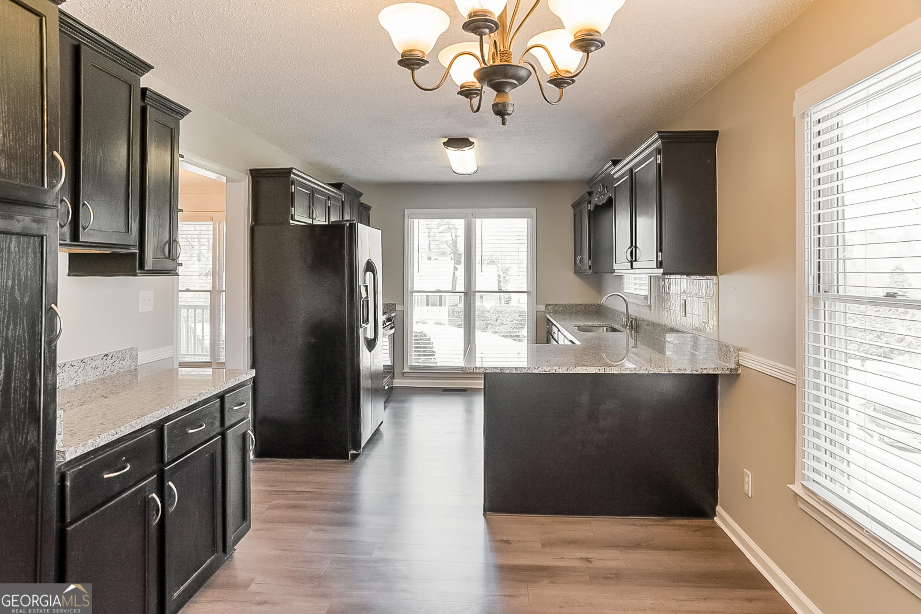 260 Kings Walk — photo 10 of 13
