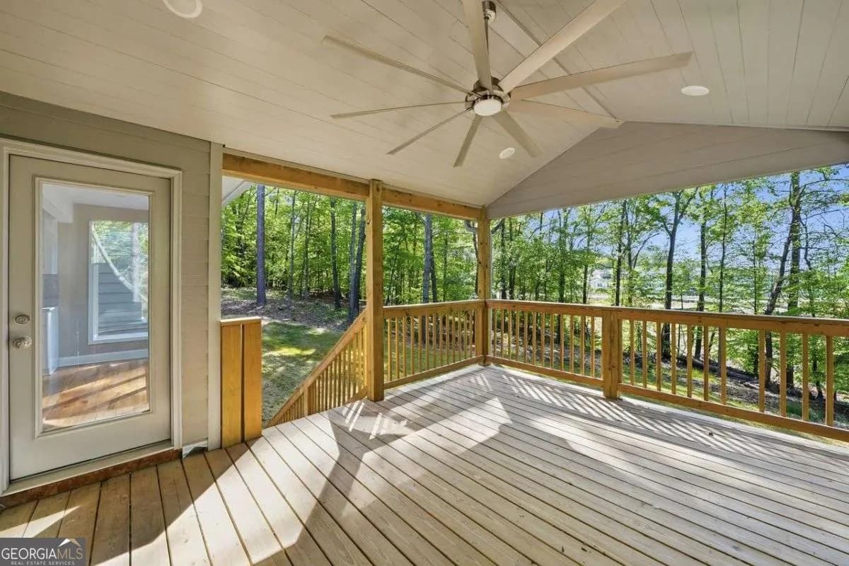 6870 Creekwood Dr — photo 21 of 40