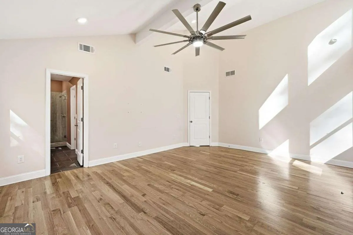 6870 Creekwood Dr — photo 11 of 40