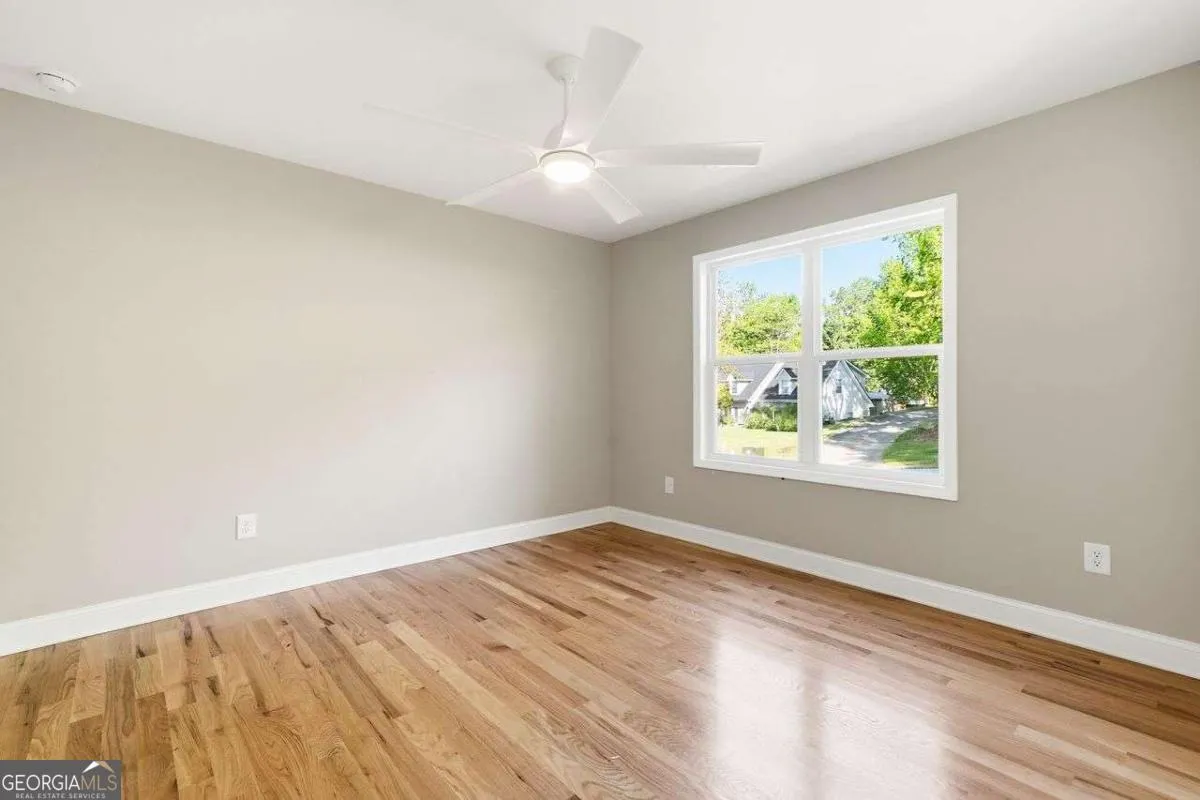 6870 Creekwood Dr — photo 9 of 40