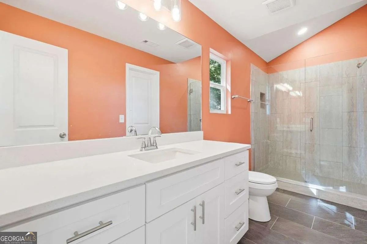 6870 Creekwood Dr — photo 12 of 40