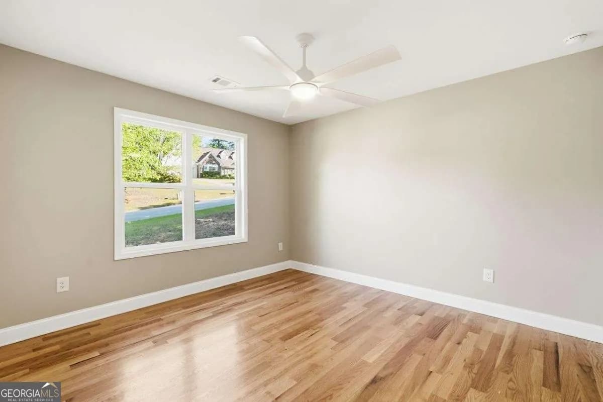 6870 Creekwood Dr — photo 10 of 40