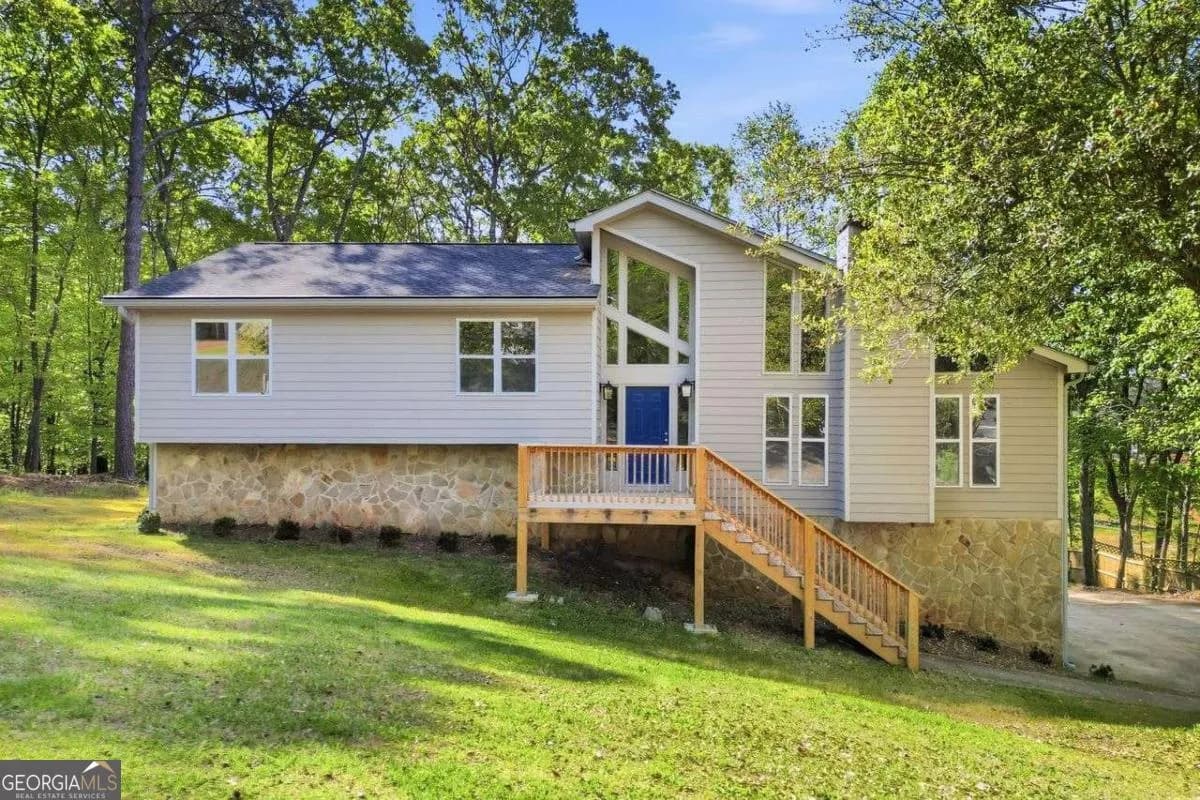 6870 Creekwood Dr, Douglasville