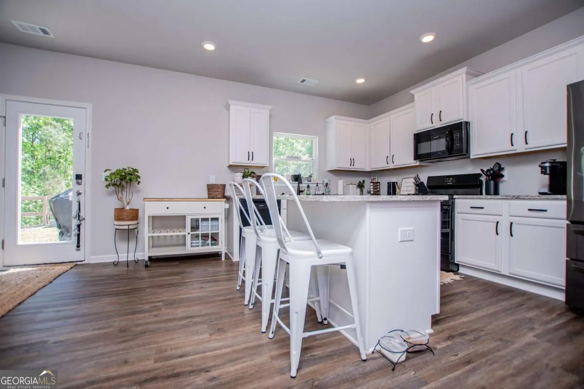 512 Silver Leaf Pkwy — photo 4 of 47