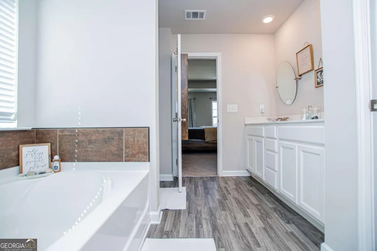 512 Silver Leaf Pkwy — photo 18 of 47