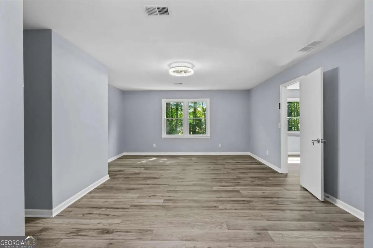 4089 Hickory Nut Dr — photo 15 of 33