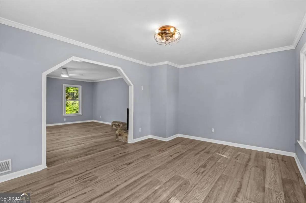 4089 Hickory Nut Dr — photo 5 of 33