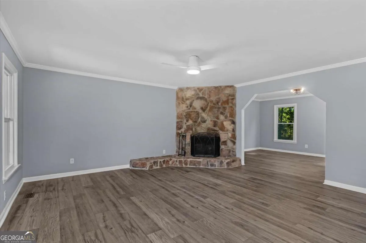 4089 Hickory Nut Dr — photo 3 of 33