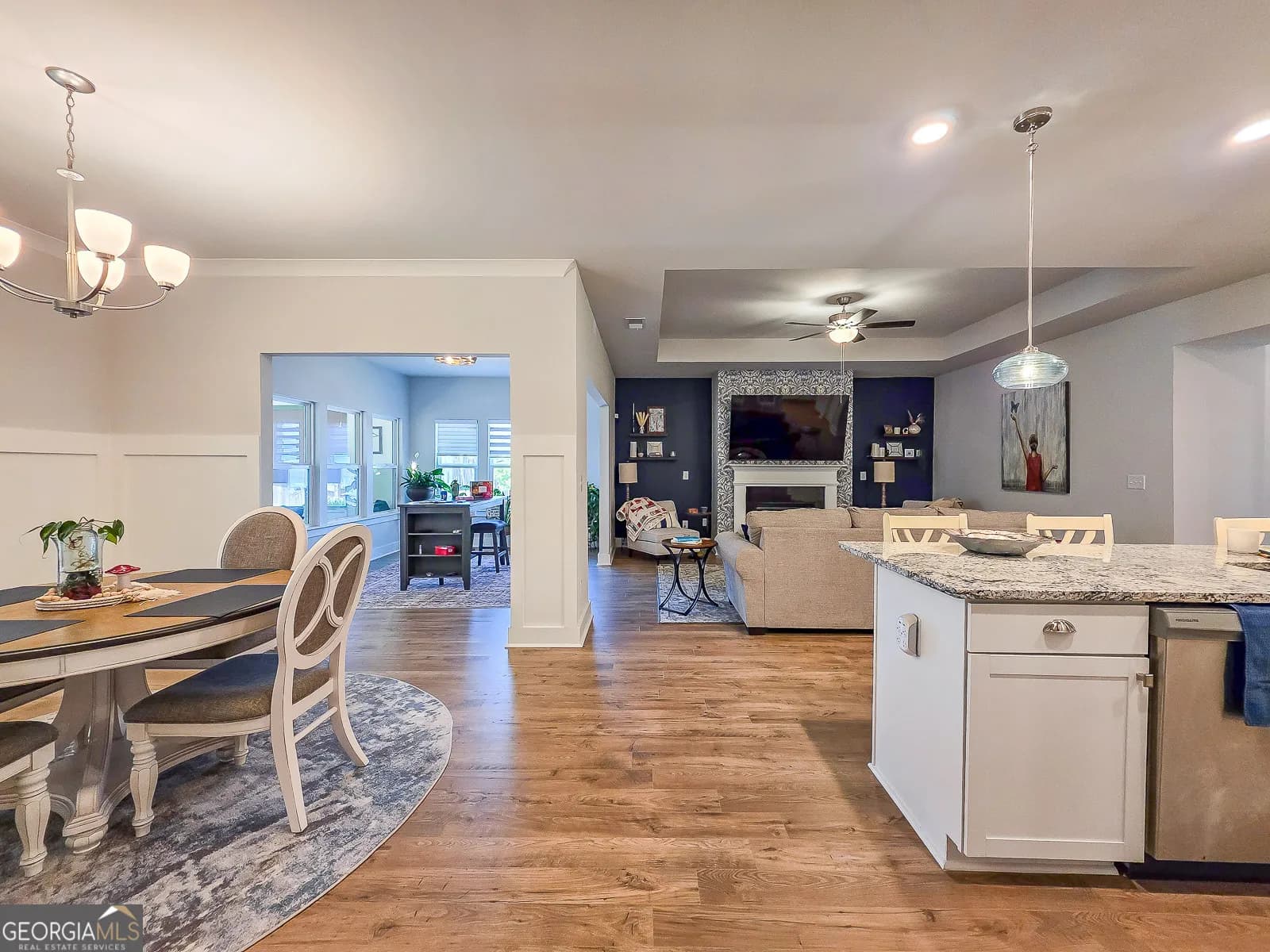 295 Crestbrook Ln — photo 15 of 31