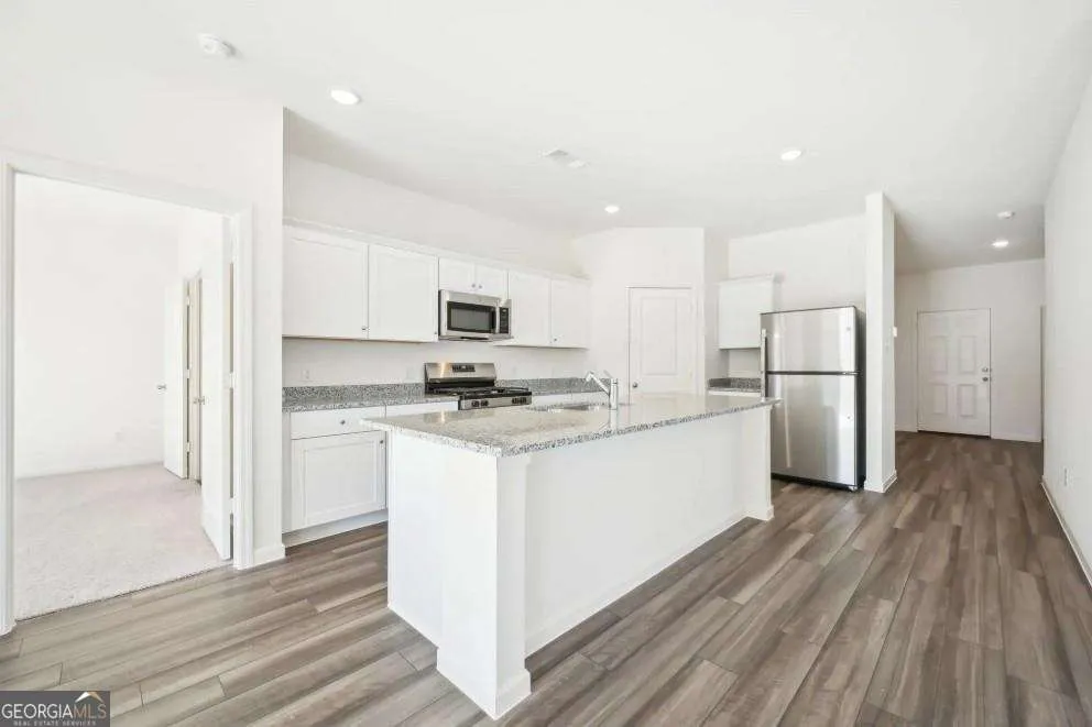 58 Crescent Blvd — photo 6 of 8