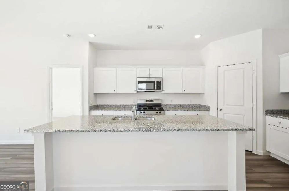 58 Crescent Blvd — photo 5 of 8