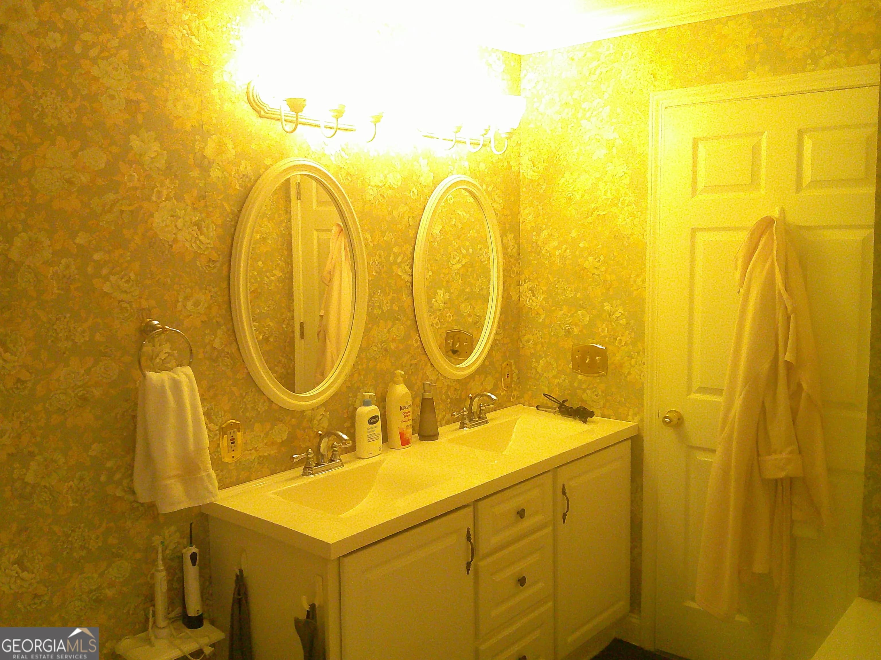 210 Greenwood Ln — photo 12 of 38