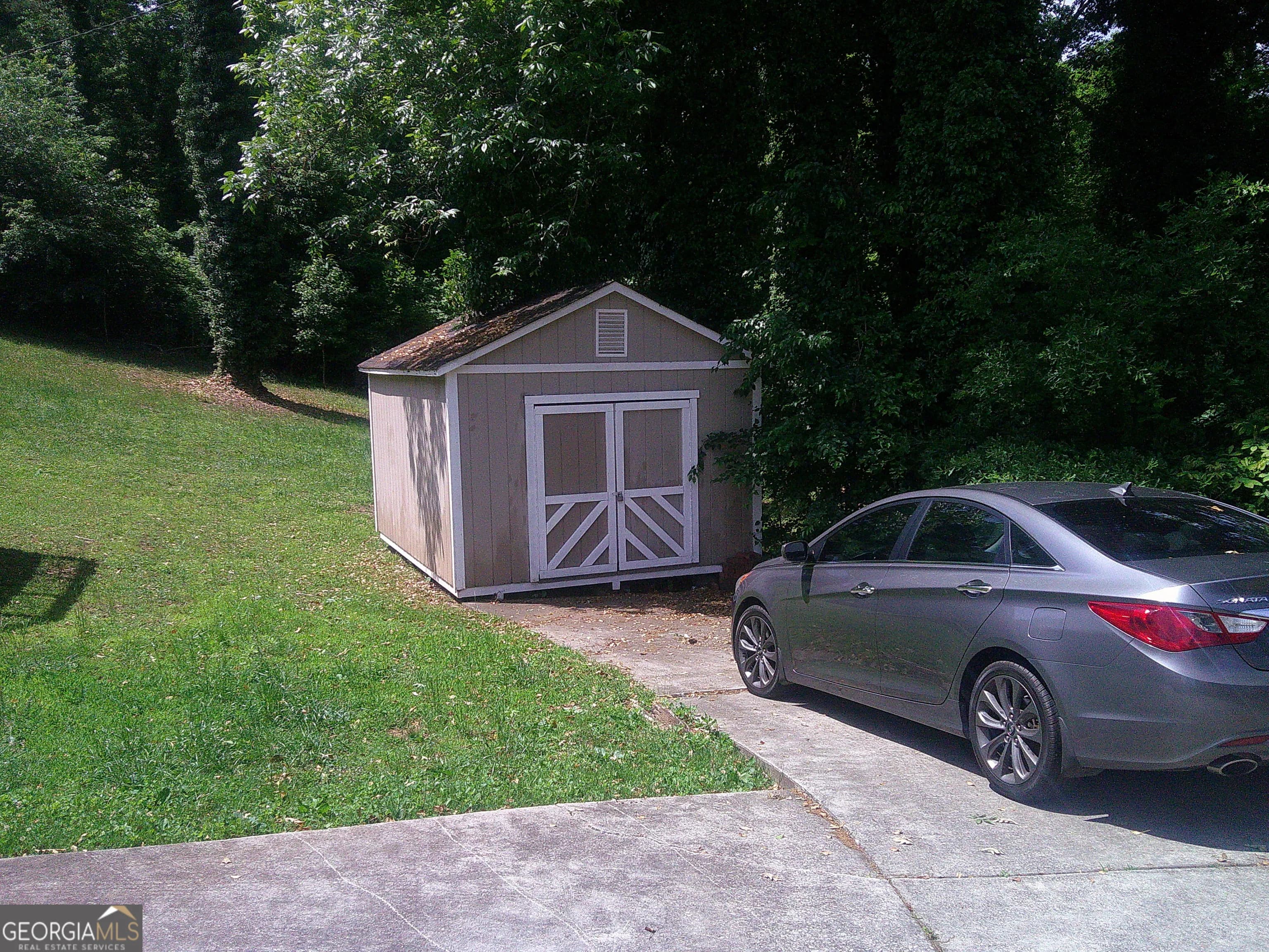 210 Greenwood Ln — photo 5 of 38