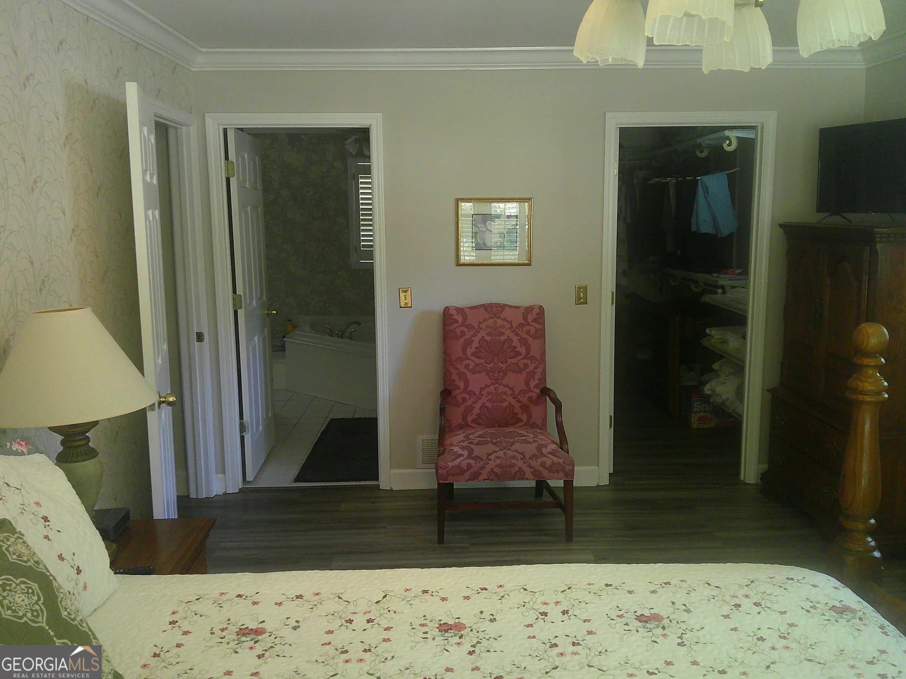 210 Greenwood Ln — photo 19 of 38