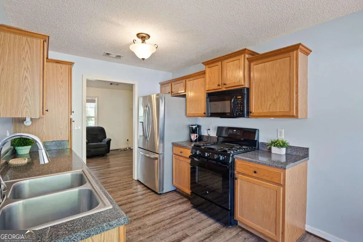 39 Gunnell Rd — photo 3 of 25