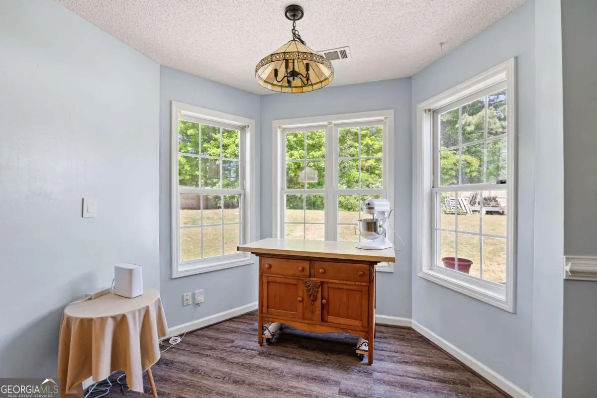 39 Gunnell Rd — photo 5 of 25