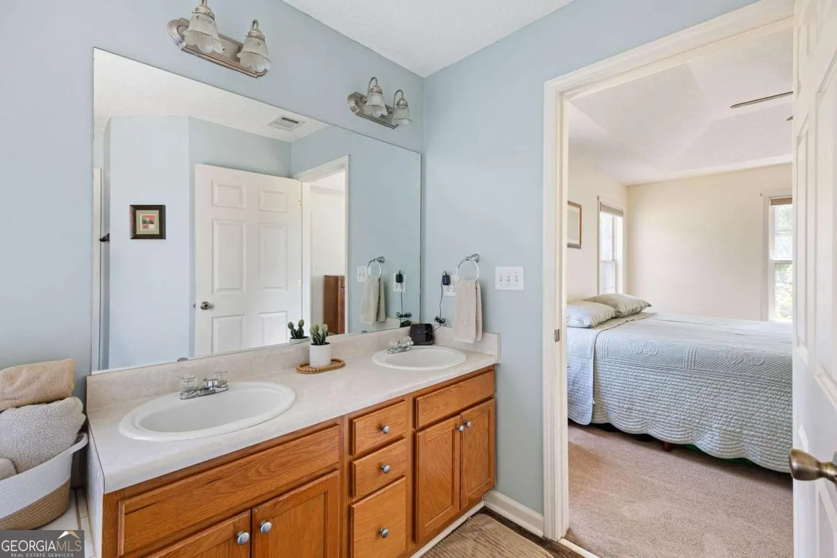39 Gunnell Rd — photo 8 of 25