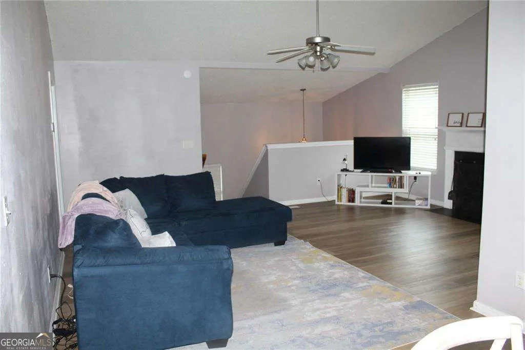 102 Ashbury Dr — photo 8 of 15