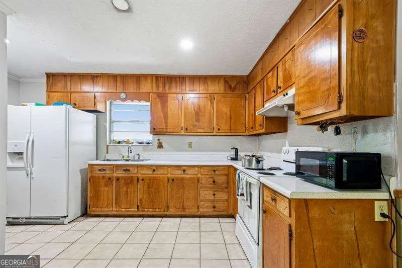 1210 Topaz Ln — photo 4 of 27