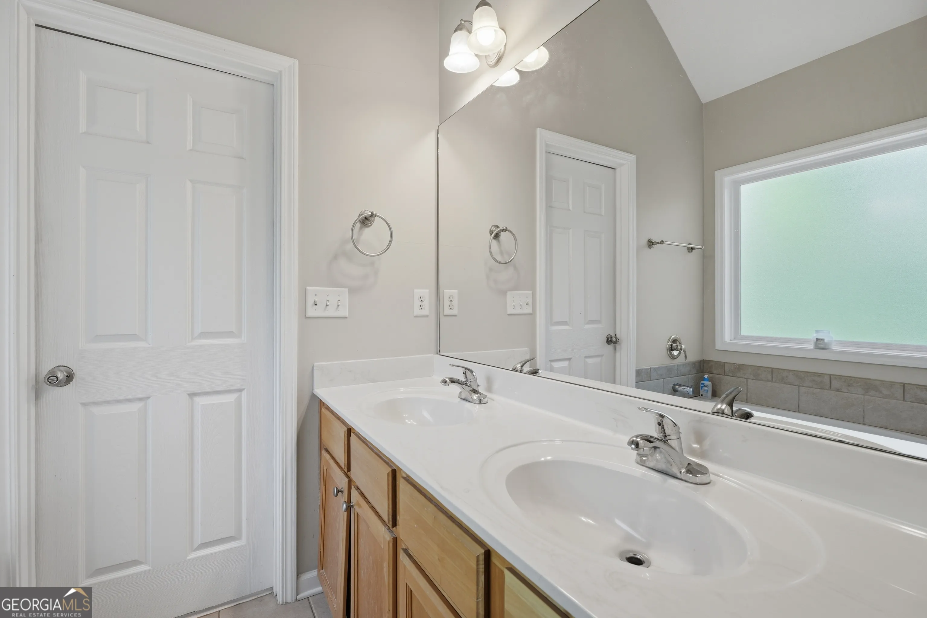 3187 Sweetbriar Dr — photo 14 of 36