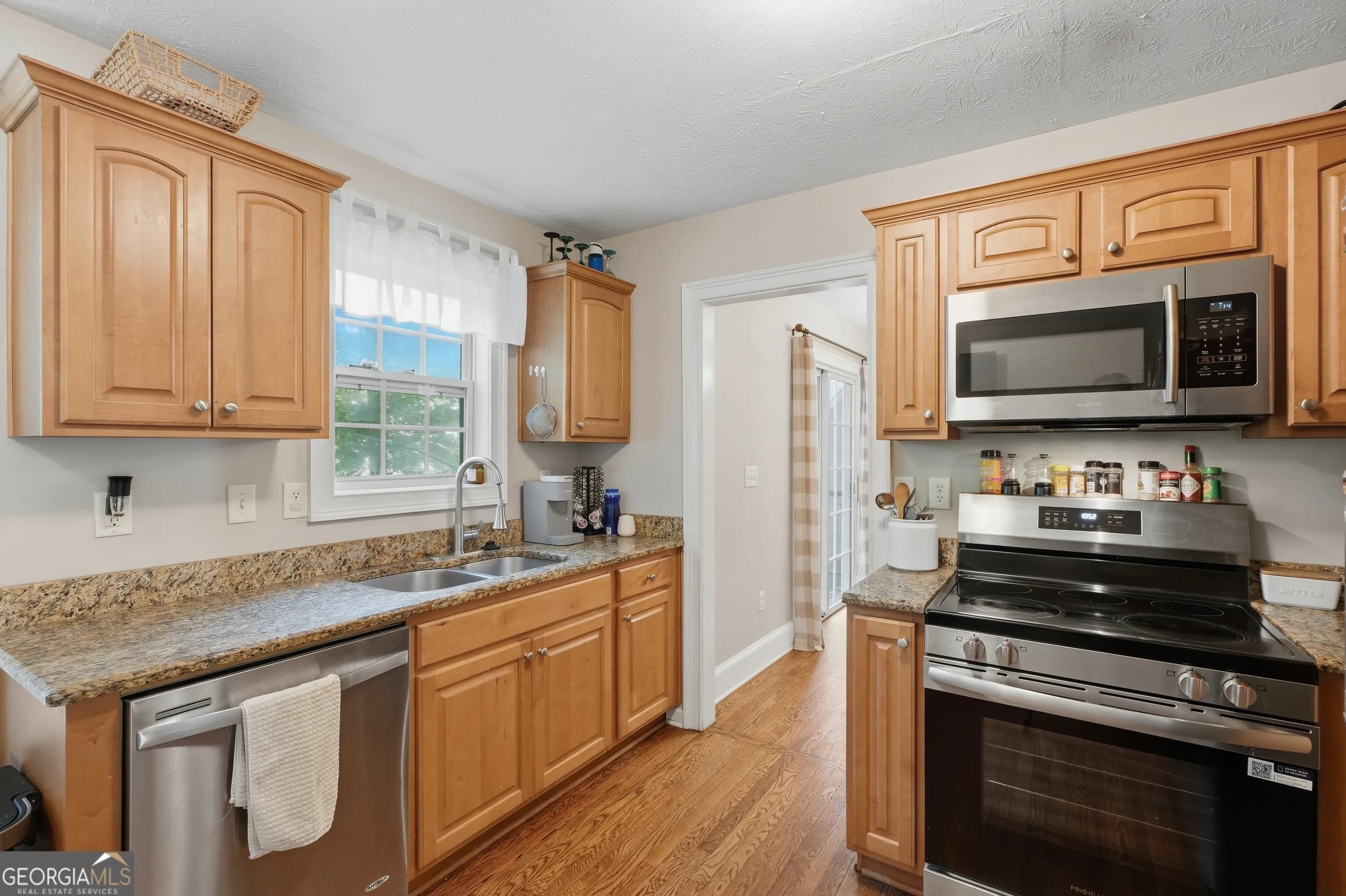 3187 Sweetbriar Dr — photo 3 of 36