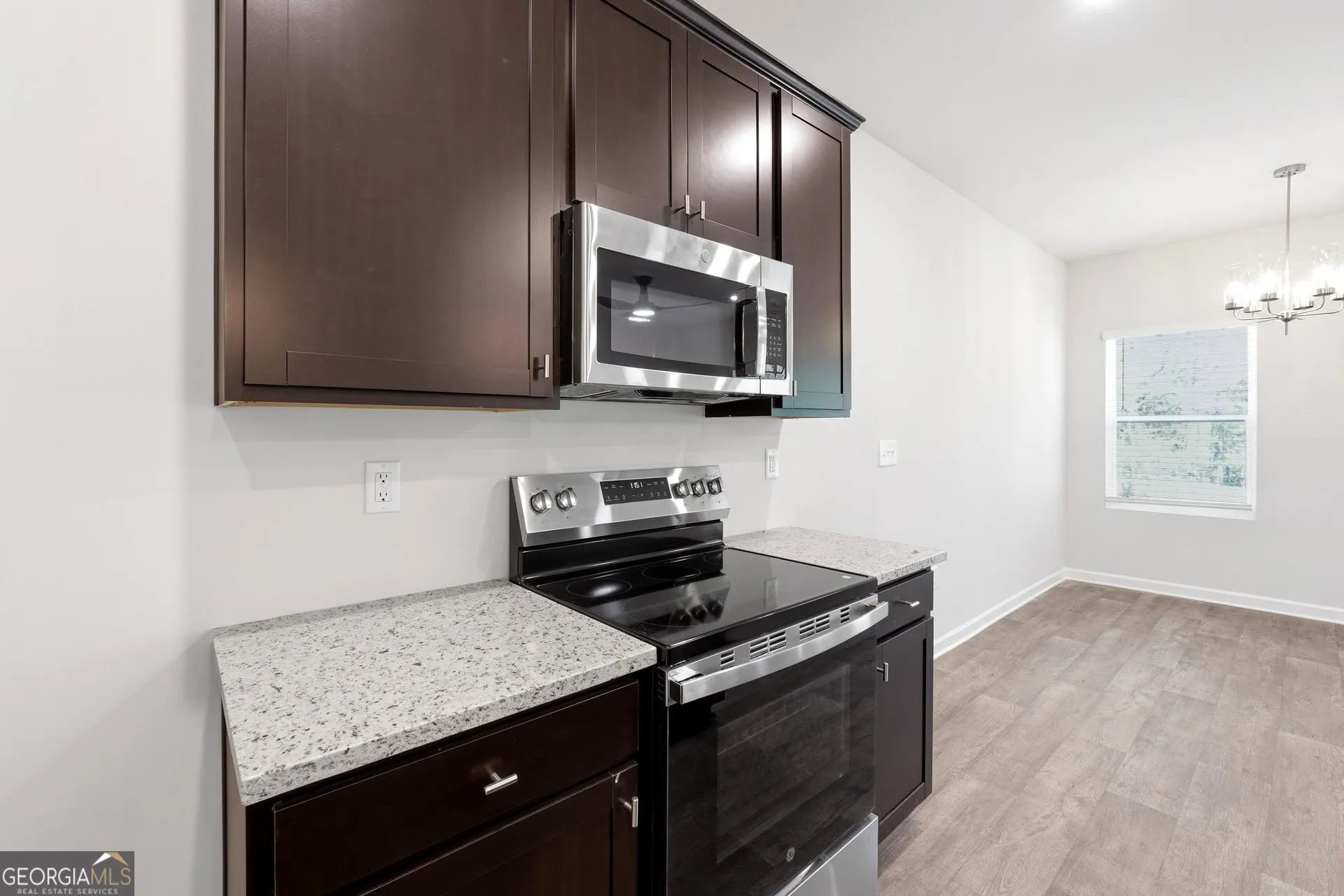 118 Meadowview Dr — photo 4 of 30