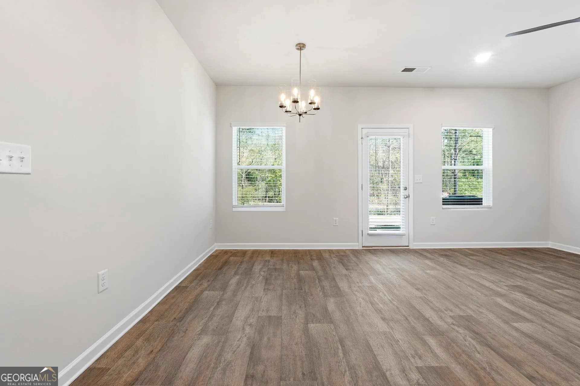 118 Meadowview Dr — photo 5 of 30
