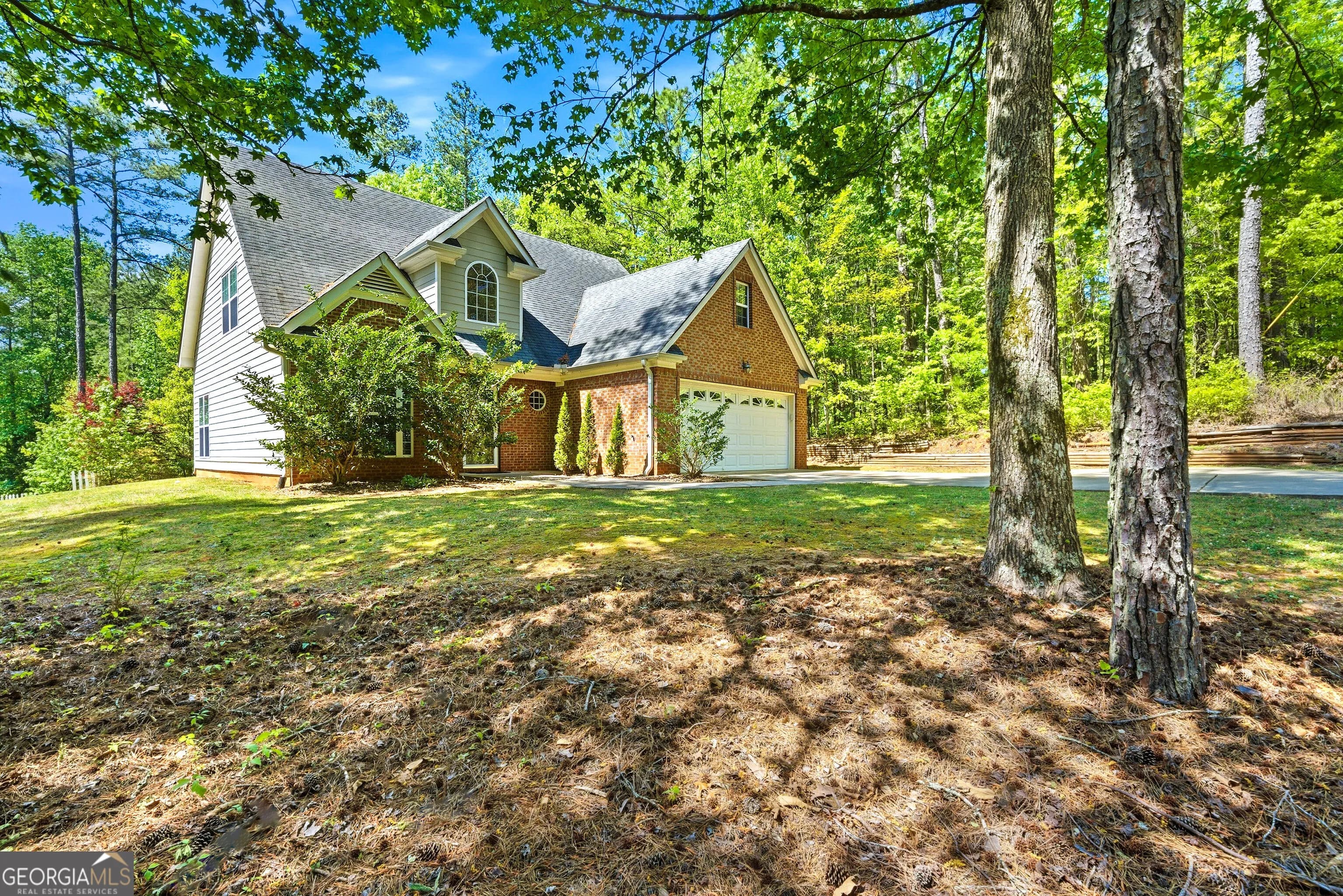 2270 Sharondale Dr — photo 2 of 29