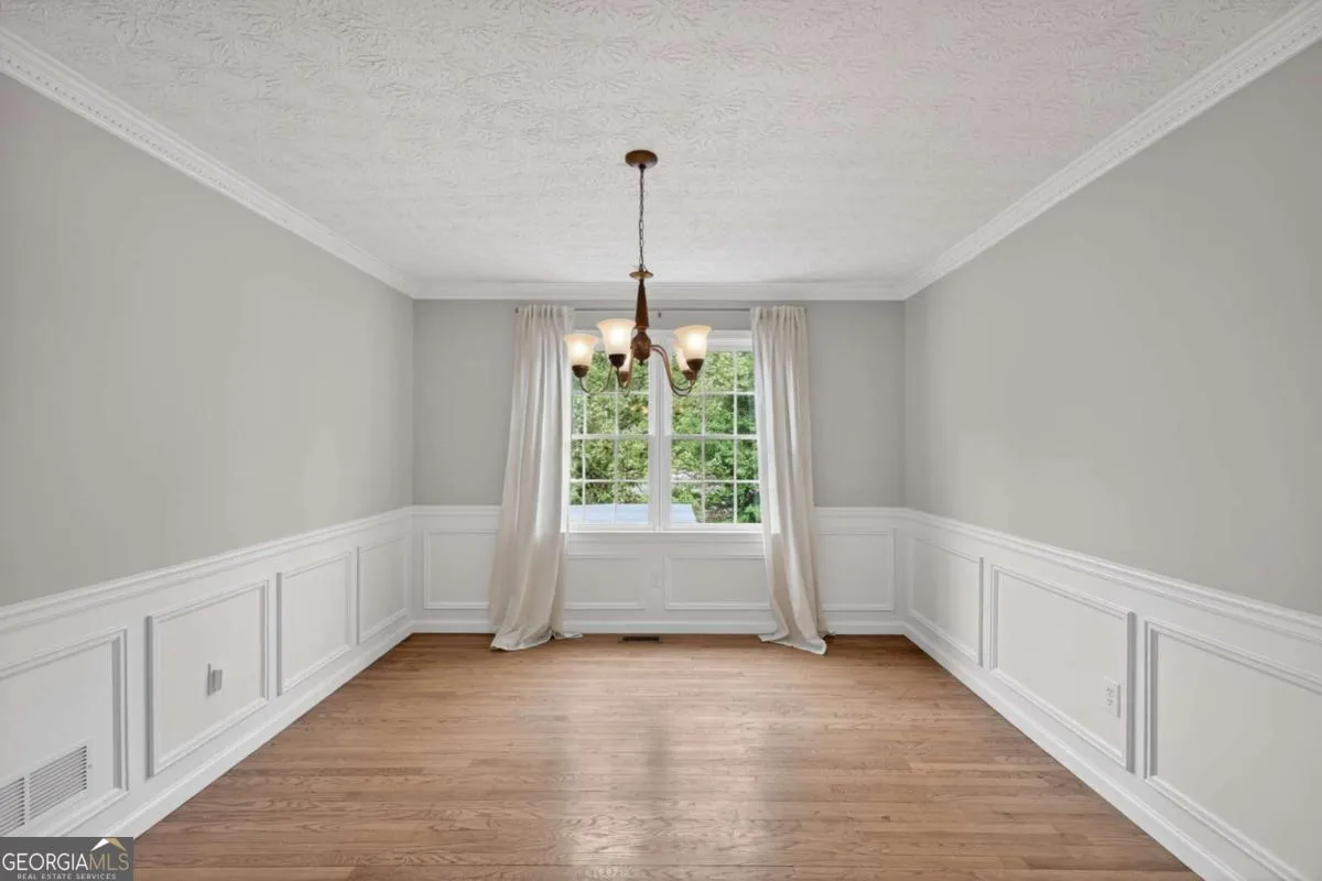 3301 Connie Way — photo 11 of 54