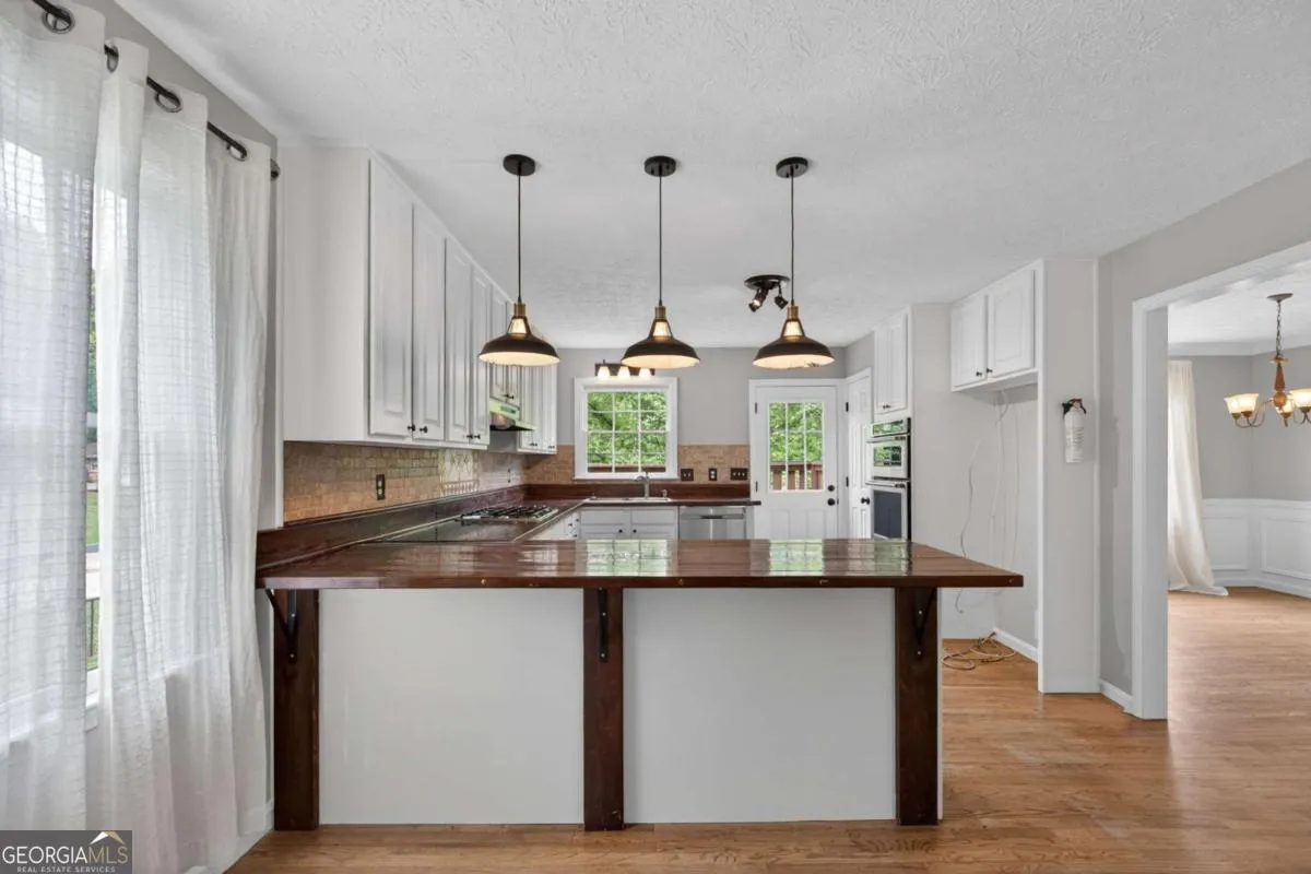 3301 Connie Way — photo 5 of 54