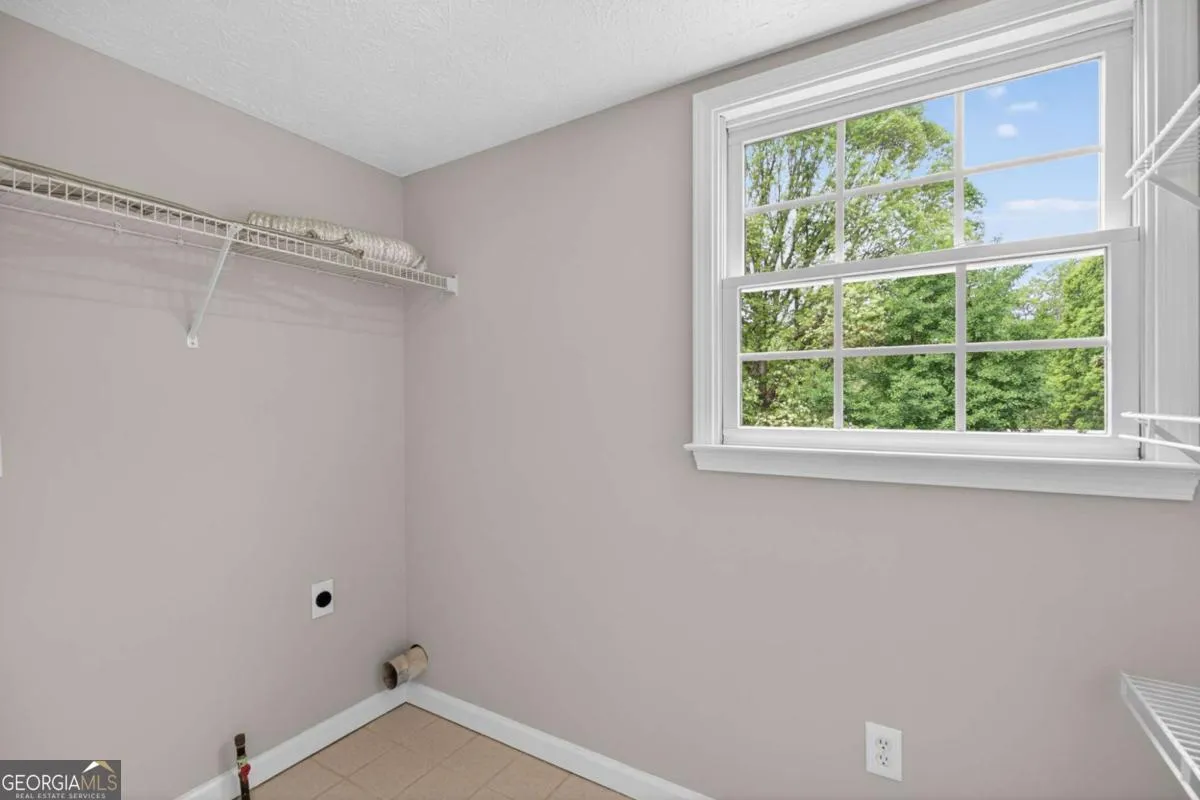 3301 Connie Way — photo 15 of 54
