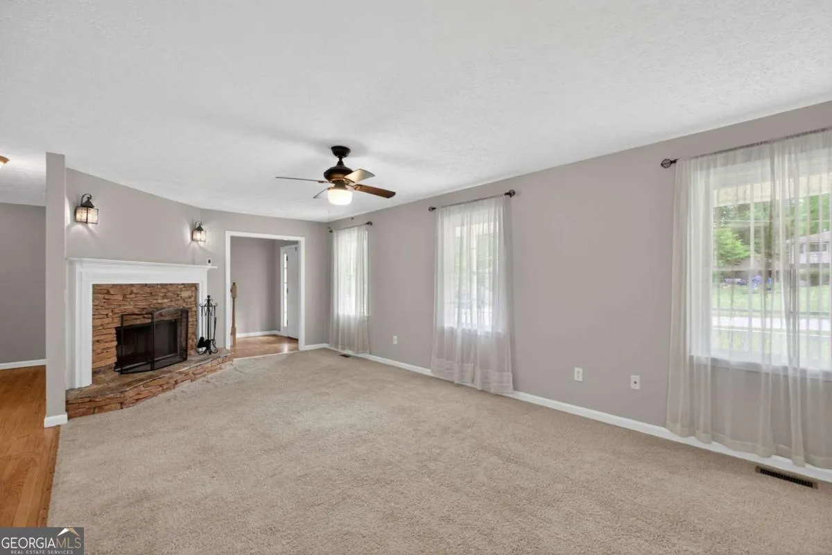 3301 Connie Way — photo 4 of 54