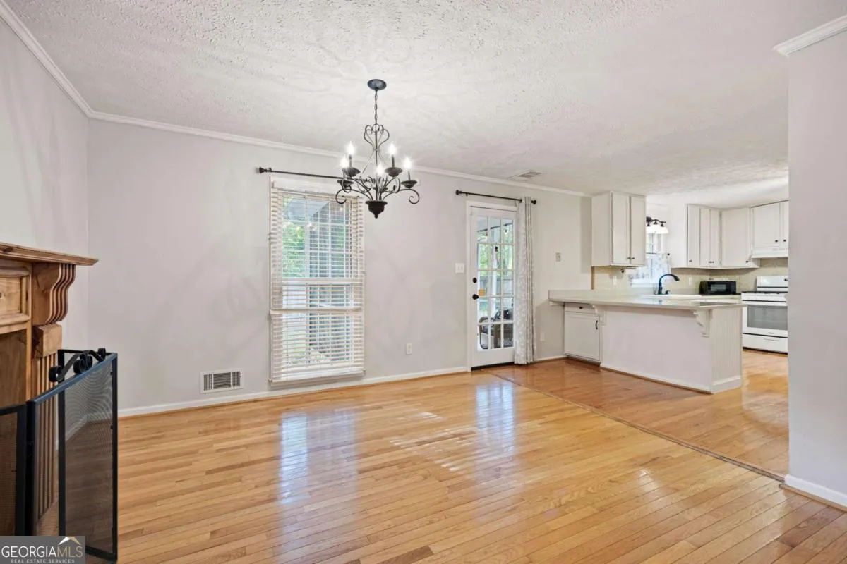 12 Indian Lake Ct — photo 4 of 43