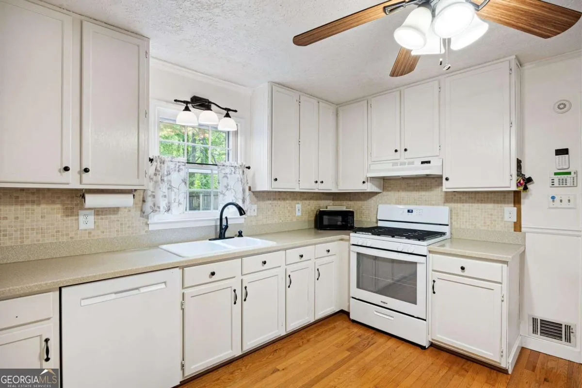 12 Indian Lake Ct — photo 7 of 43