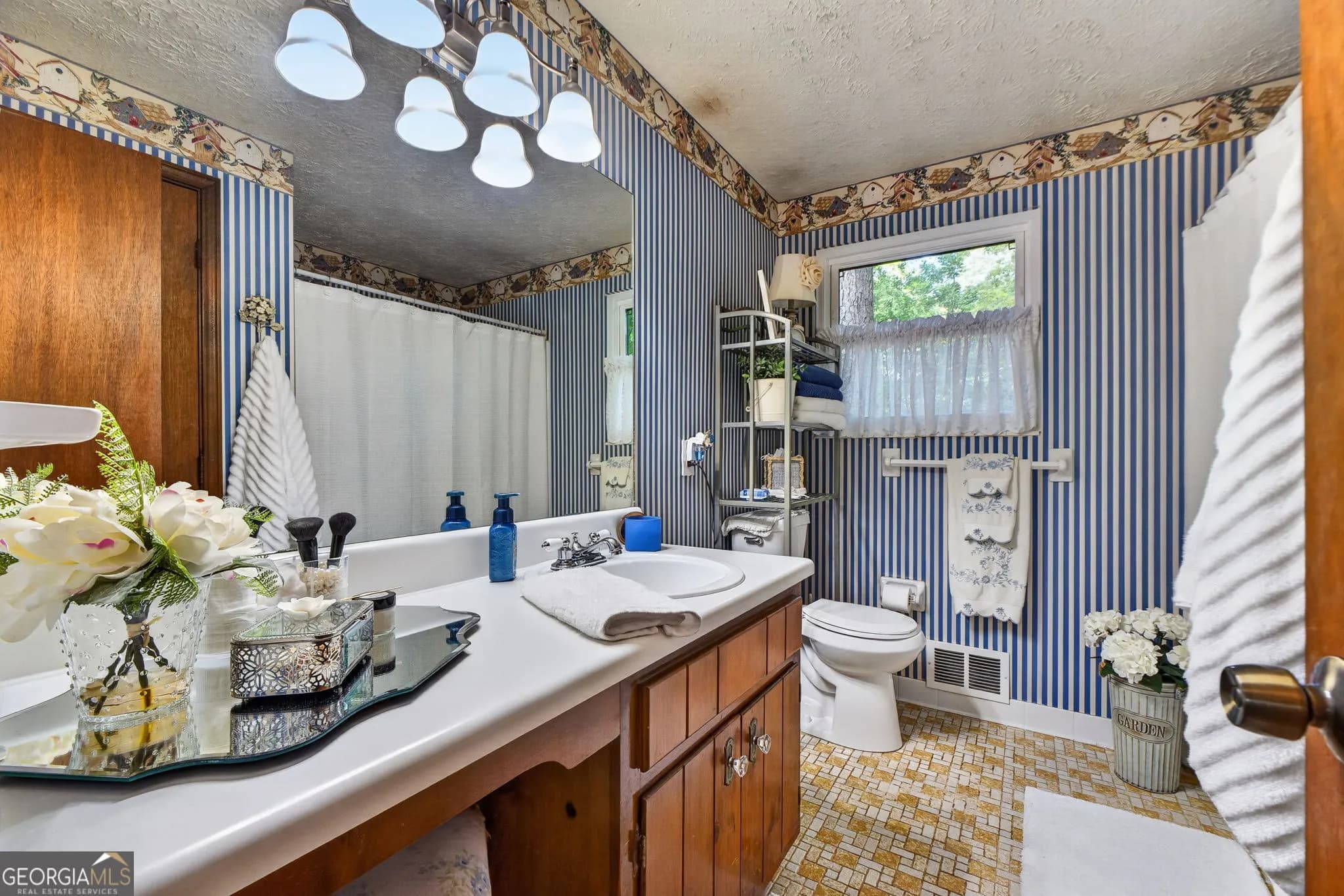 3901 Erica Cir — photo 5 of 18