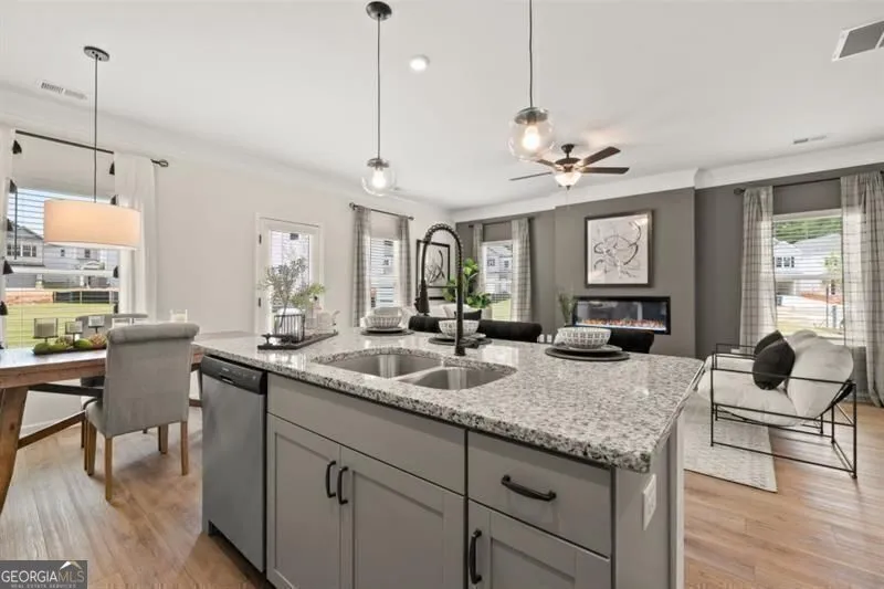 318 Caroline Pl — photo 3 of 37