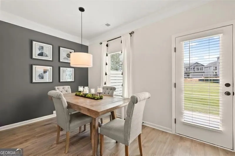 318 Caroline Pl — photo 4 of 37