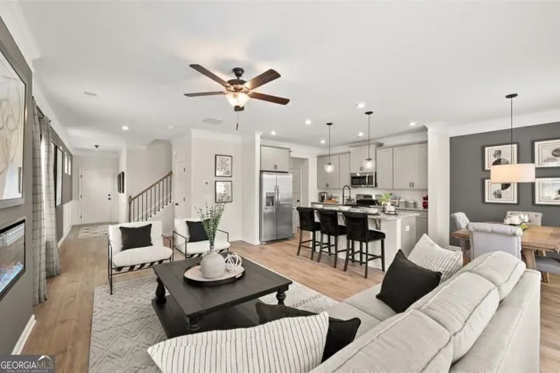 318 Caroline Pl — photo 10 of 37
