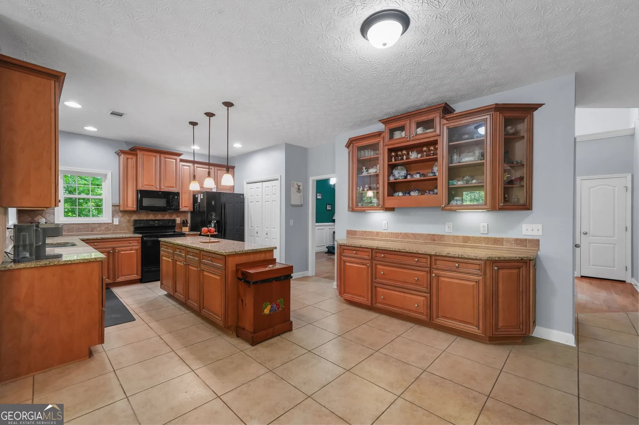 8862 Hectare Rd — photo 2 of 40