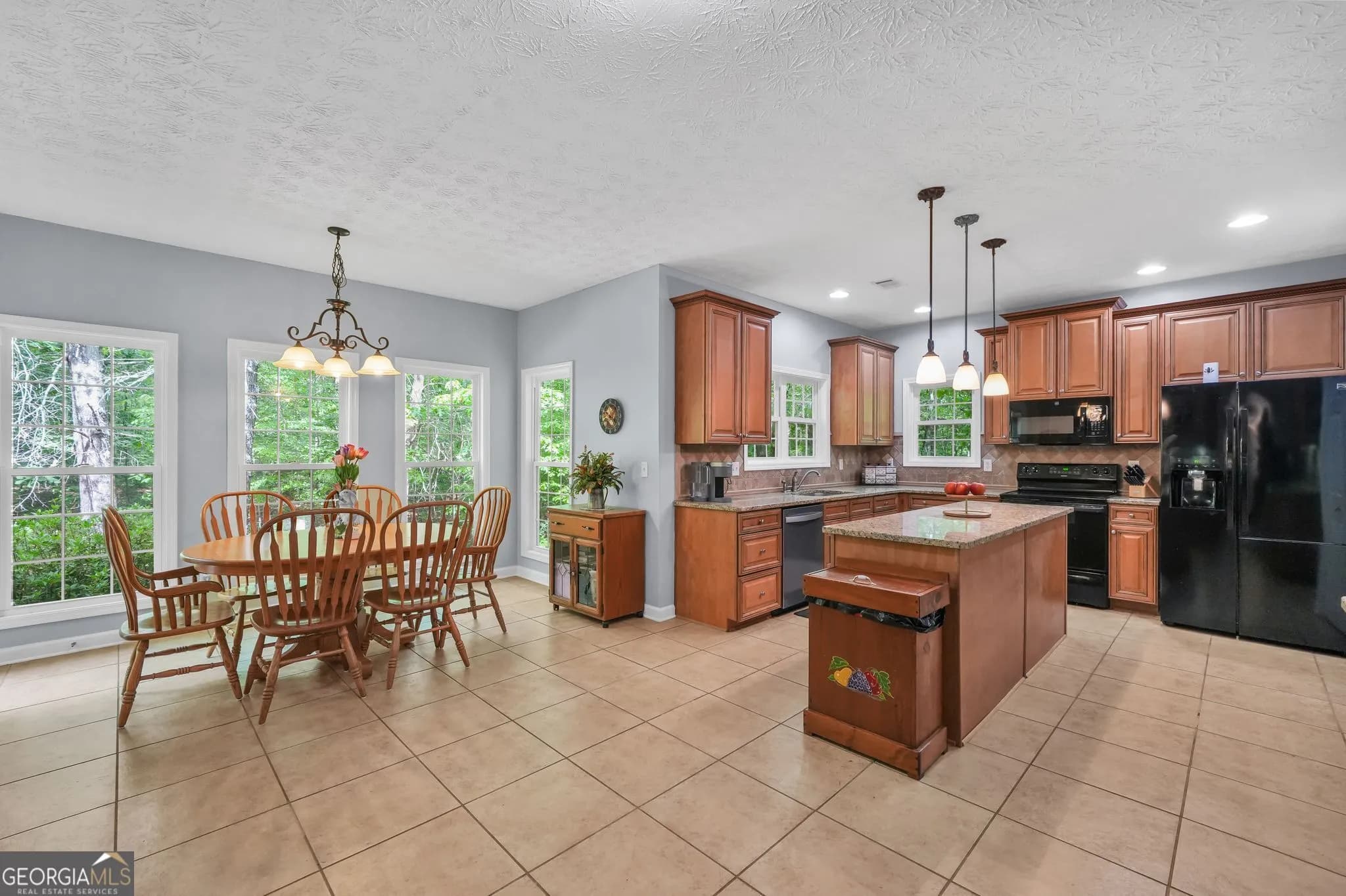 8862 Hectare Rd — photo 3 of 40