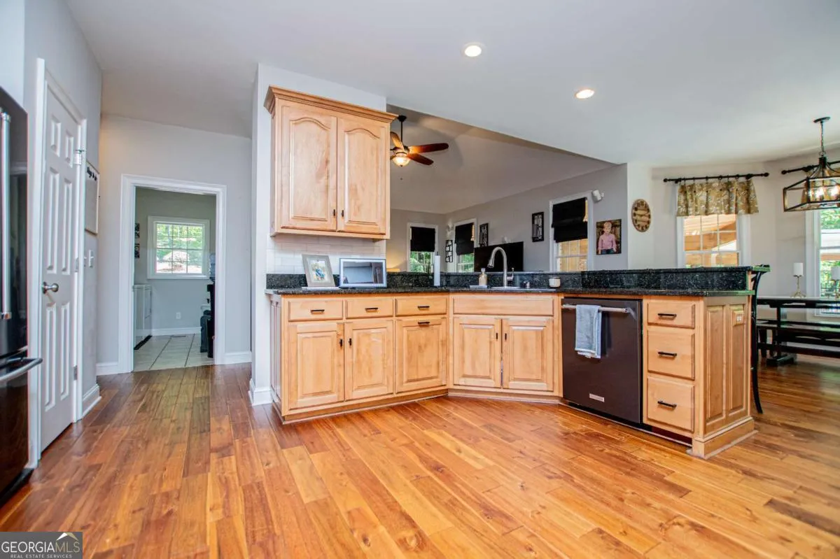 39 Cambridge Ln — photo 20 of 100