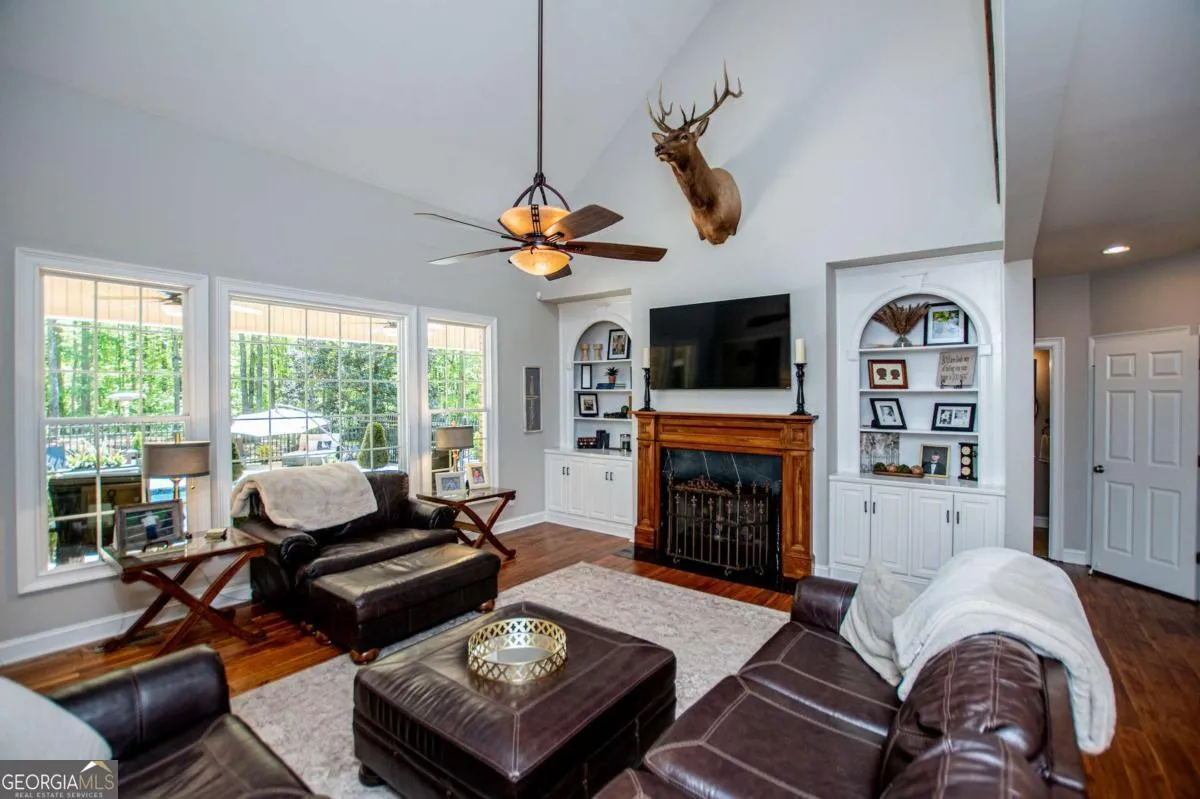 39 Cambridge Ln — photo 14 of 100