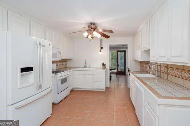 4854 Ivey Ln — photo 7 of 87