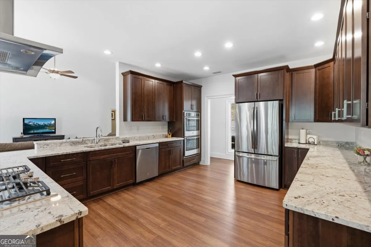 8878 Brewer Rd — photo 4 of 52