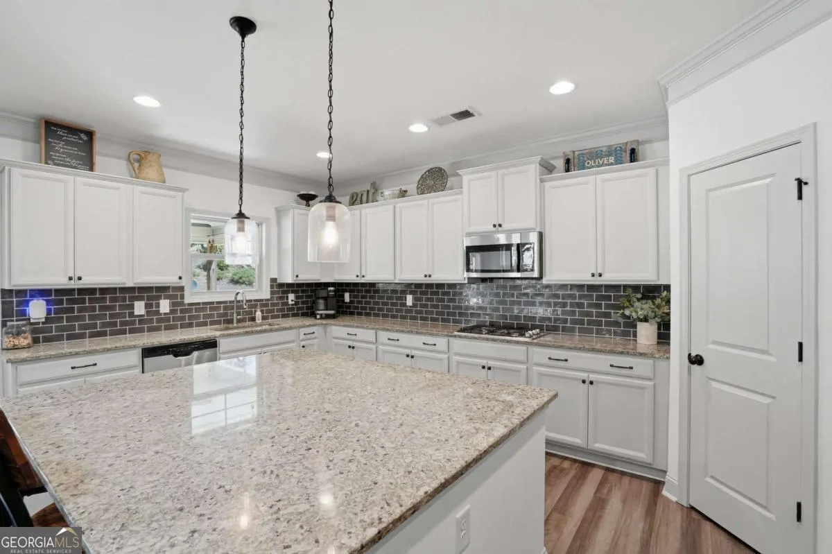 1025 Flagstone Way — photo 9 of 47