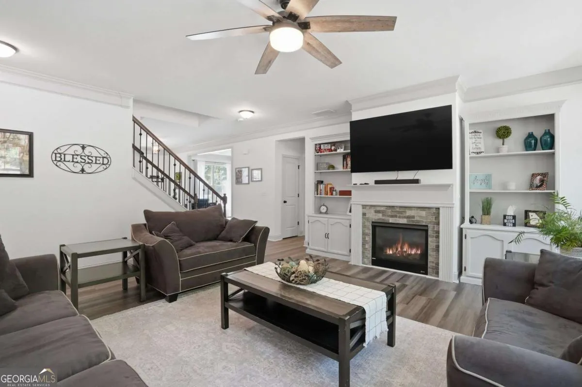 1025 Flagstone Way — photo 4 of 47