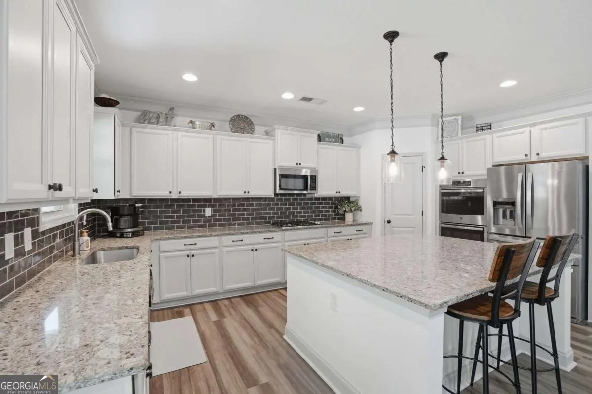 1025 Flagstone Way — photo 8 of 47