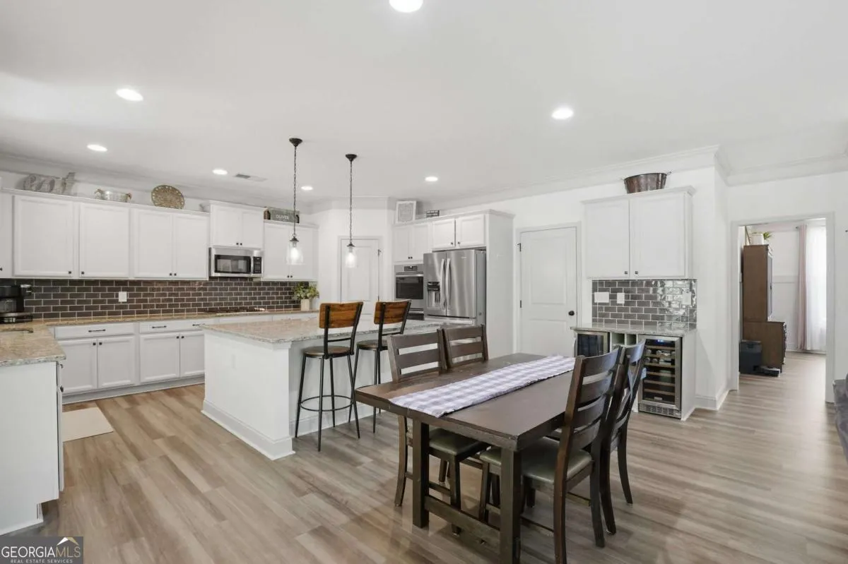 1025 Flagstone Way — photo 7 of 47