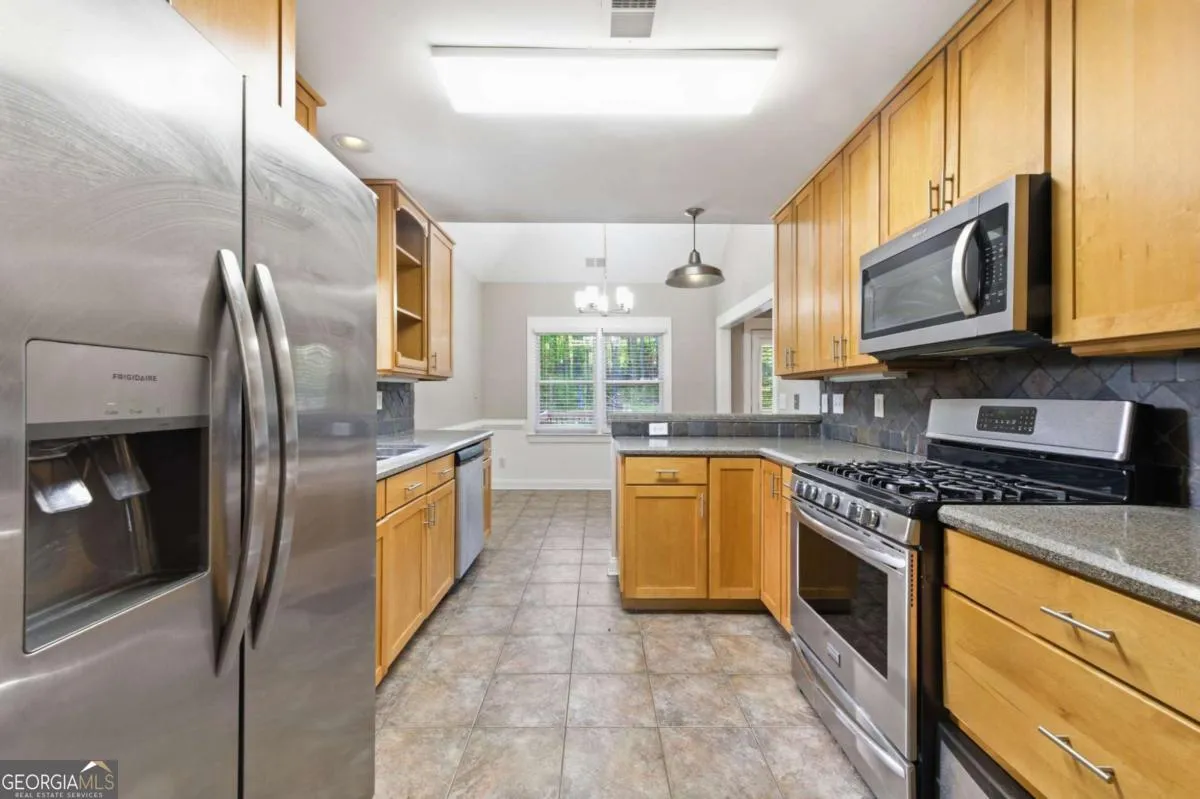 71 Jefferson Dr — photo 6 of 40