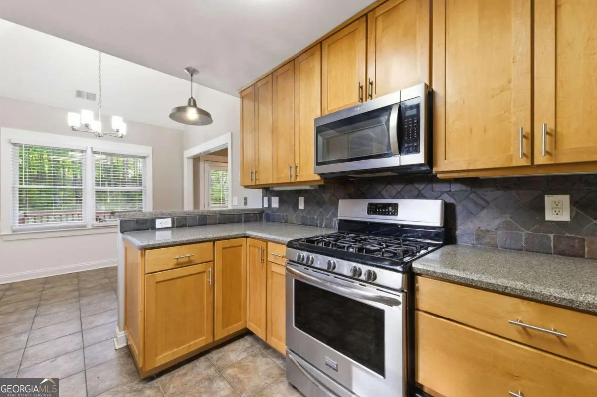71 Jefferson Dr — photo 7 of 40
